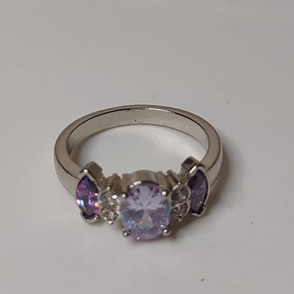 Pretty Silver Tone Ring With Purple Stones Size 8.75 - Picture 10 of 14